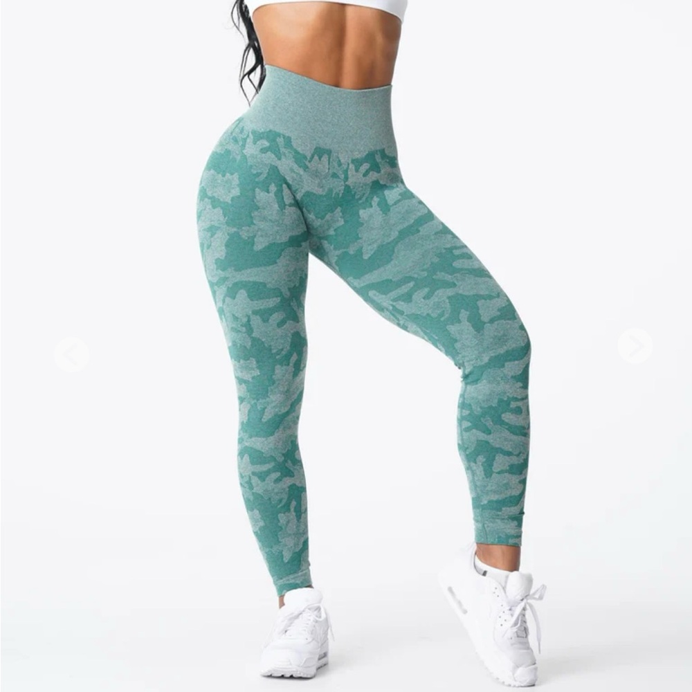 Nvgtn Forest Green Camo Seamless Leggings - L